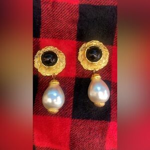 Elegant Gold and Black Pearl Drop Earrings
